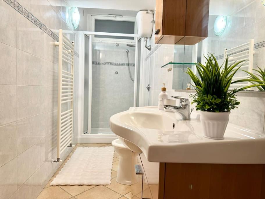 Casa Nel Verde - 4 Posti Letto Apartment Киаравале Екстериор снимка